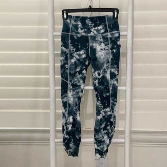Fabletics PureLuxe 7/8 Length Green and White Tie Dye Leggings with Pockets | XS - Picture 1 of 9